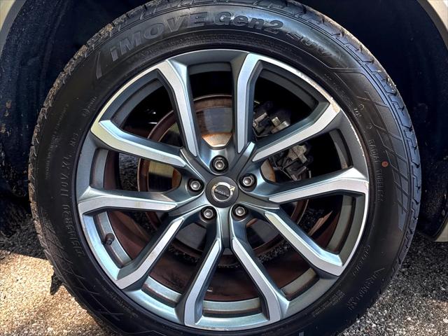 2017 Volvo XC90 T6 Momentum