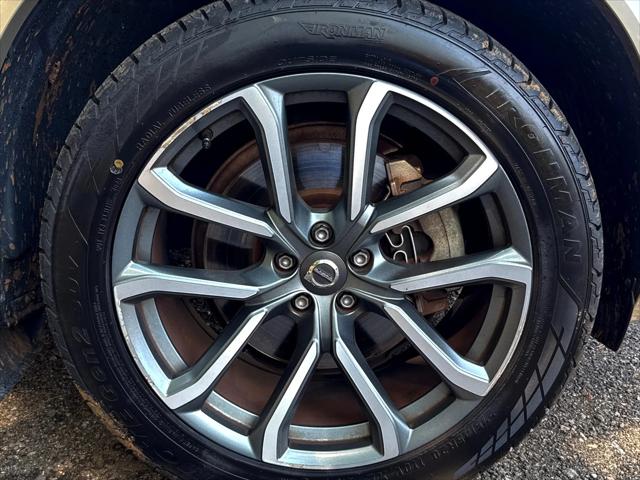 2017 Volvo XC90 T6 Momentum