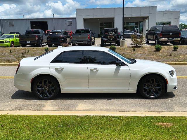 2023 Chrysler 300 Touring