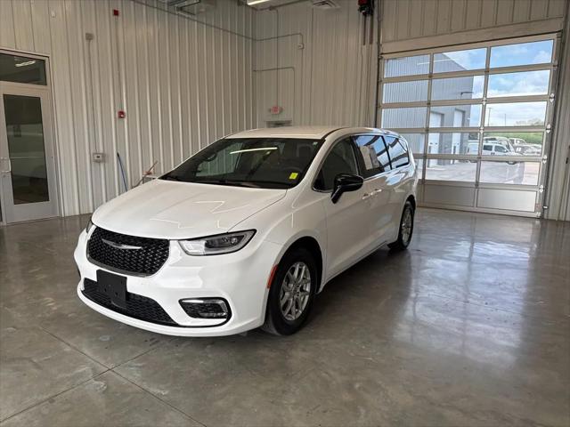 2024 Chrysler Pacifica Touring