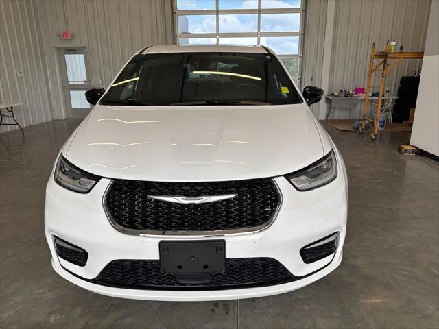 2024 Chrysler Pacifica Touring