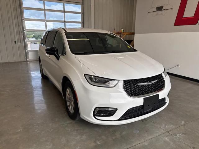 2024 Chrysler Pacifica Touring