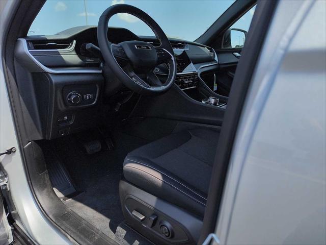 2025 Jeep Grand Cherokee GRAND CHEROKEE L LAREDO X 4X2