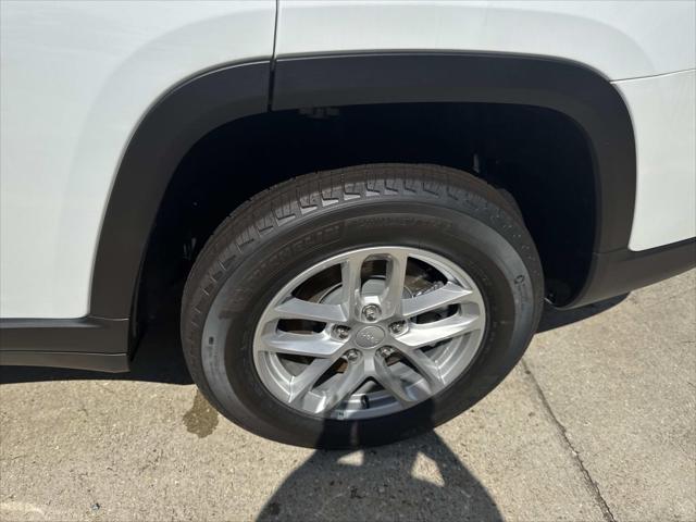 2025 Jeep Grand Cherokee GRAND CHEROKEE L LAREDO X 4X2