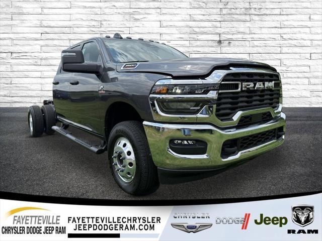 2025 RAM Ram 3500 Chassis Cab RAM 3500 TRADESMAN CREW CAB CHASSIS 4X4 60 CA