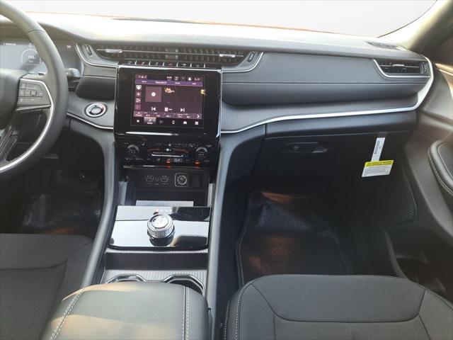 2025 Jeep Grand Cherokee GRAND CHEROKEE L LAREDO X 4X2