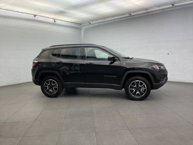 2025 Jeep Compass COMPASS TRAILHAWK 4X4
