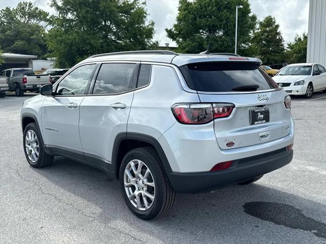 2024 Jeep Compass COMPASS LATITUDE LUX 4X4