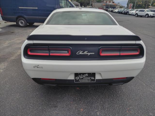 2016 Dodge Challenger SXT Plus
