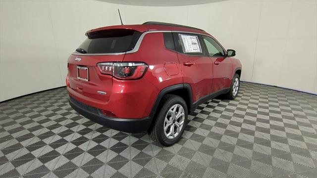 2025 Jeep Compass COMPASS LATITUDE 4X4