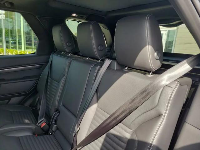 2025 Land Rover Discovery P360 Metropolitan Edition