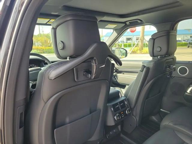 2025 Land Rover Discovery P360 Metropolitan Edition
