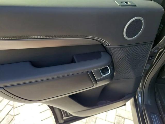 2025 Land Rover Discovery P360 Metropolitan Edition