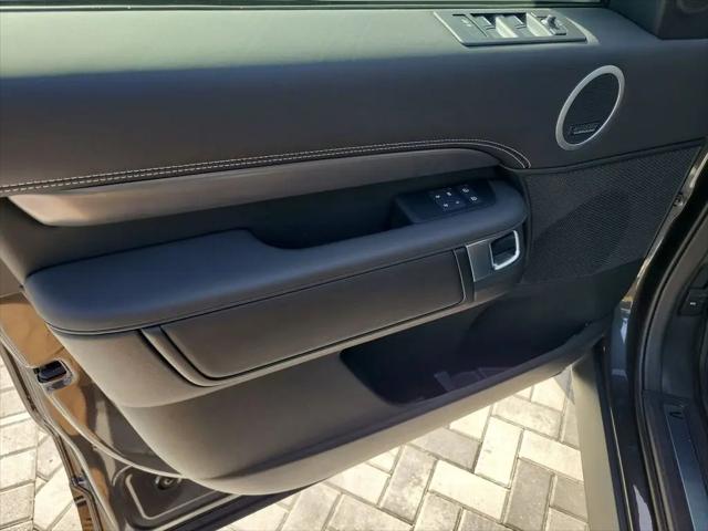 2025 Land Rover Discovery P360 Metropolitan Edition