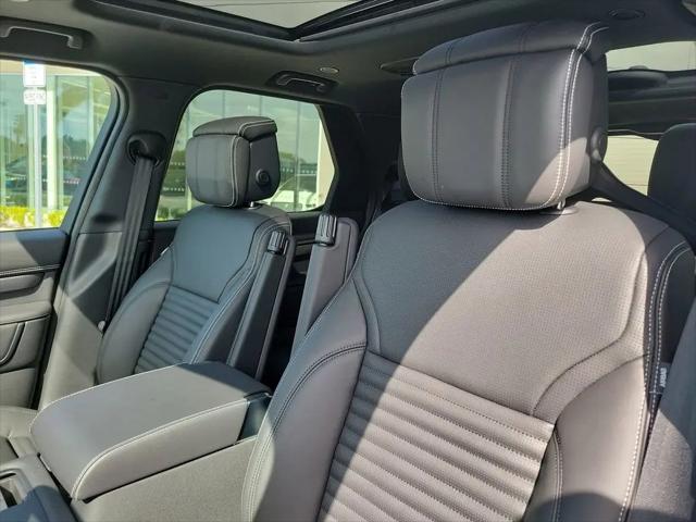 2025 Land Rover Discovery P360 Metropolitan Edition