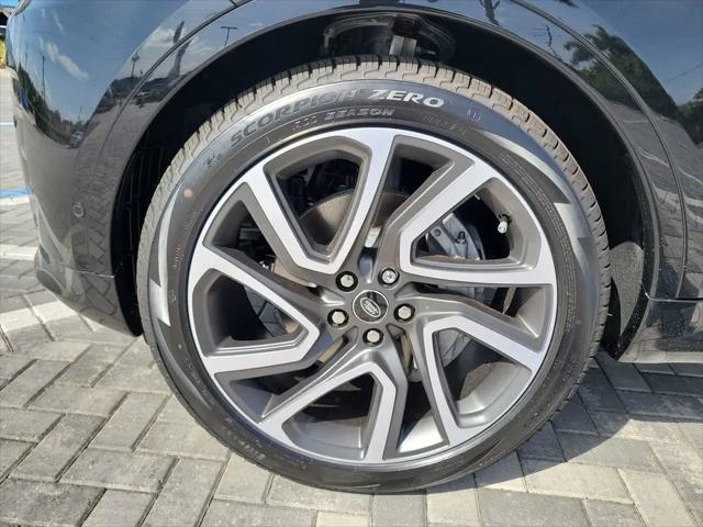 2025 Land Rover Discovery P300 Dynamic SE