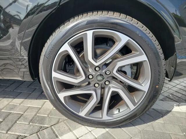 2025 Land Rover Discovery P300 Dynamic SE