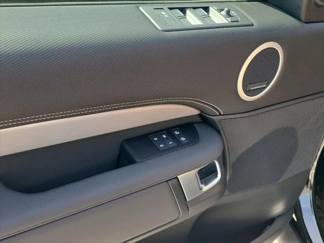 2025 Land Rover Discovery P300 Dynamic SE