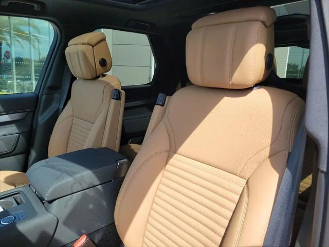 2025 Land Rover Discovery P300 Dynamic SE