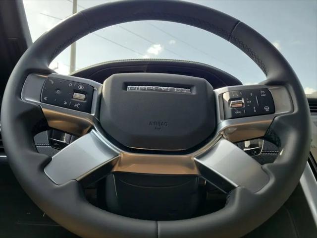 2025 Land Rover Discovery P300 Dynamic SE