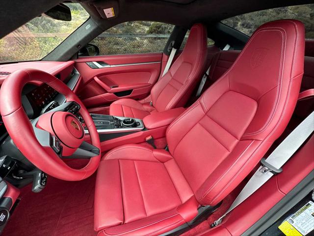 2025 Porsche 911 Carrera