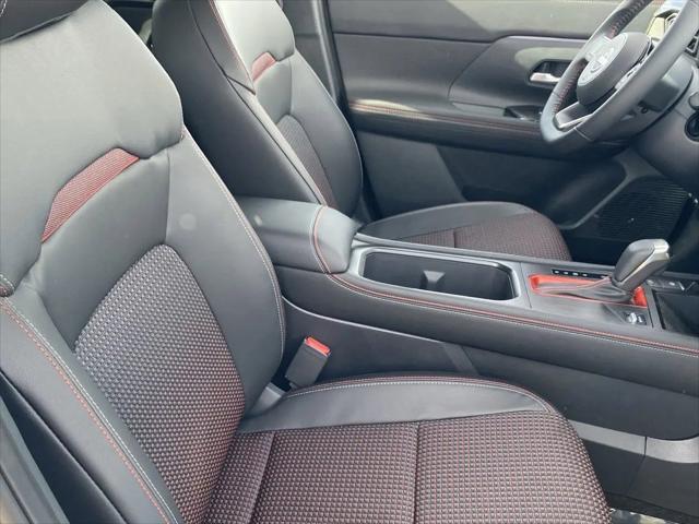 2025 Nissan Kicks SR FWD