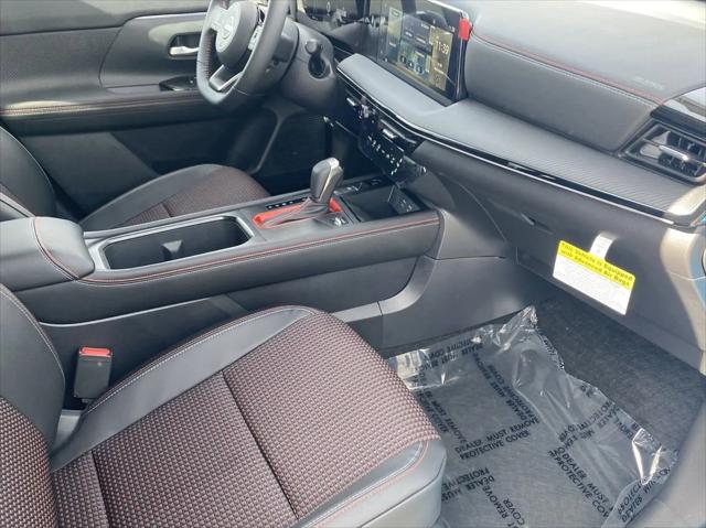 2025 Nissan Kicks SR FWD