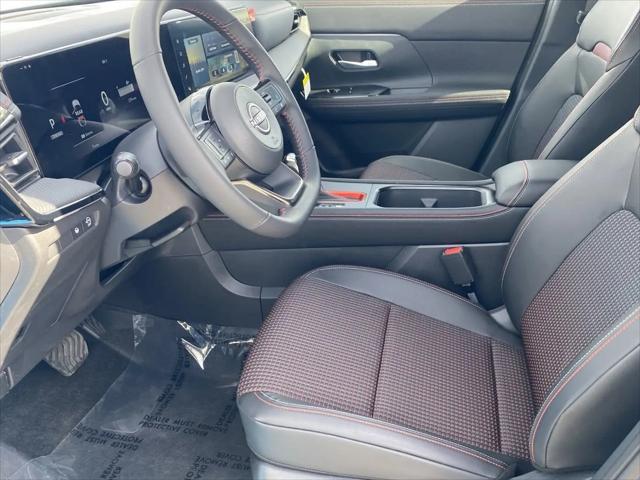 2025 Nissan Kicks SR FWD