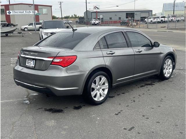 2013 Chrysler 200 LX