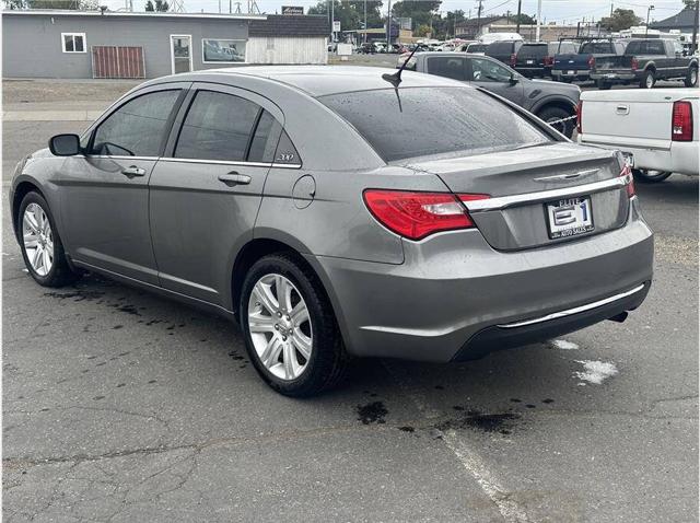 2013 Chrysler 200 LX