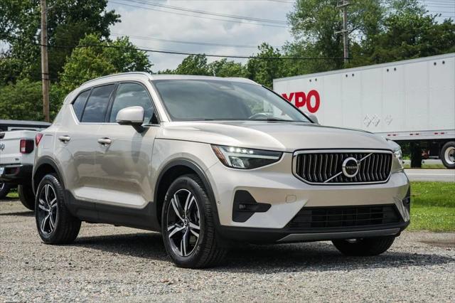 2023 Volvo XC40 B5 Plus Bright Theme