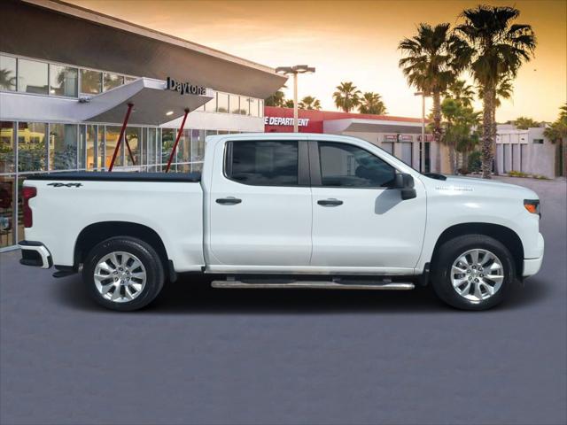 2023 Chevrolet Silverado 1500 4WD Crew Cab Short Bed Custom