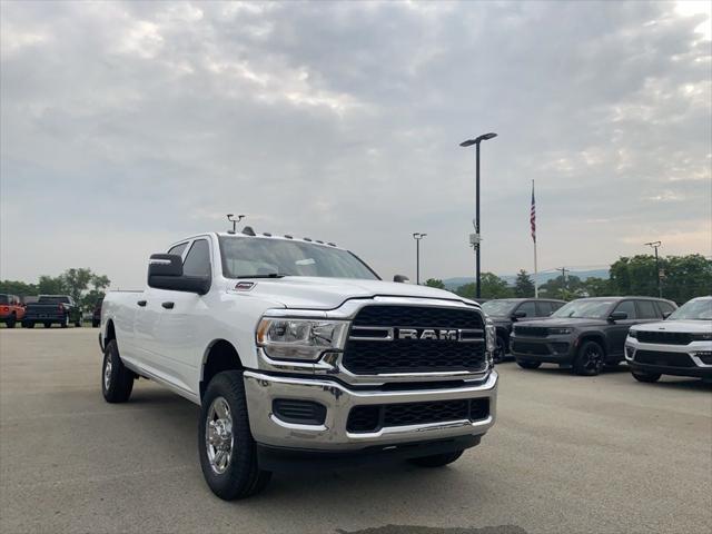 2023 RAM 2500 Tradesman Crew Cab 4x4 8 Box