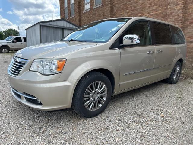 2014 Chrysler Town and Country Touring-L
