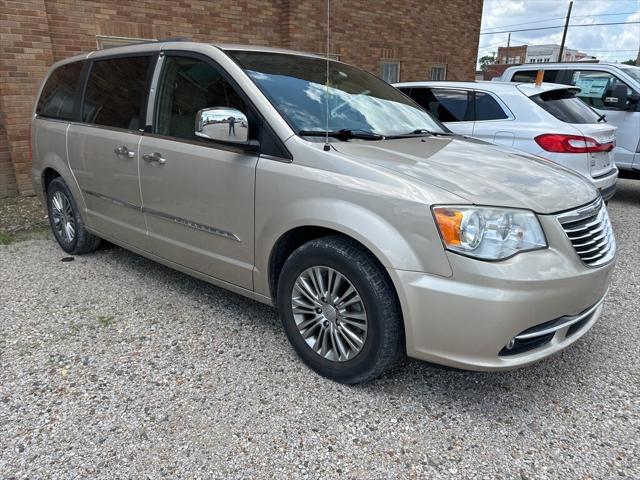 2014 Chrysler Town and Country Touring-L