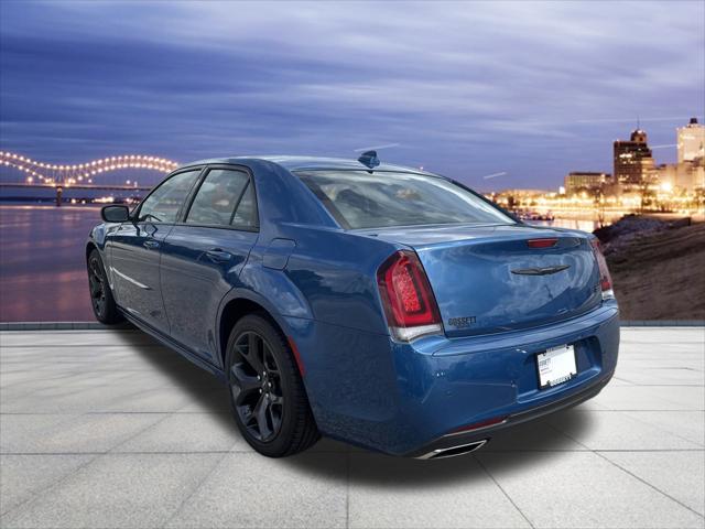 2023 Chrysler 300 Touring L