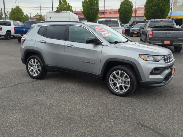 2023 Jeep Compass Latitude Lux FWD