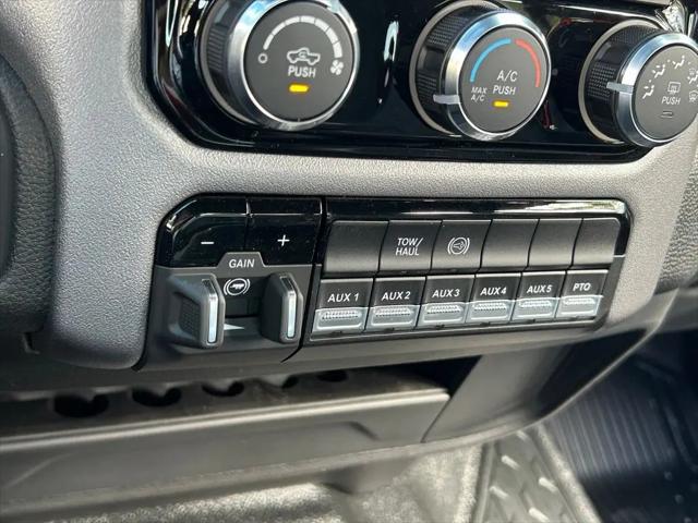 2025 Ram 3500 Tradesman/Big Horn