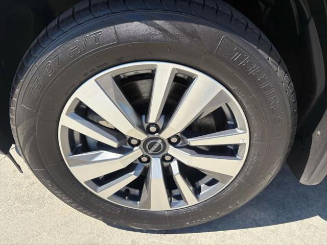 2023 Nissan Pathfinder SL FWD