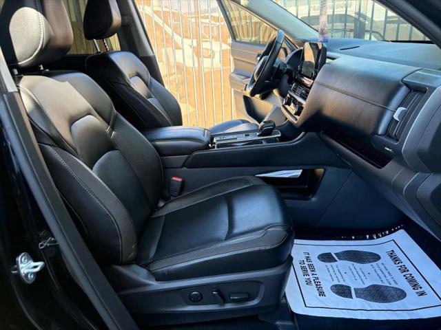 2023 Nissan Pathfinder SL FWD