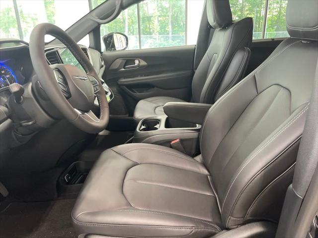 2025 Chrysler Pacifica PACIFICA SELECT