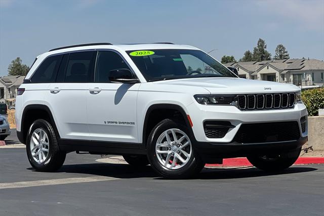 2025 Jeep Grand Cherokee GRAND CHEROKEE LAREDO X 4X2
