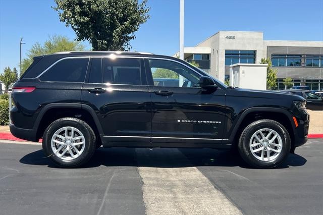 2025 Jeep Grand Cherokee GRAND CHEROKEE LAREDO X 4X2