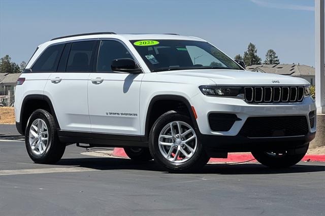 2025 Jeep Grand Cherokee GRAND CHEROKEE LAREDO X 4X4 2025 Jeep Grand Cherokee GRAND CHEROKEE LAREDO X 4X4