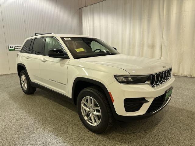 2025 Jeep Grand Cherokee GRAND CHEROKEE LAREDO X 4X4