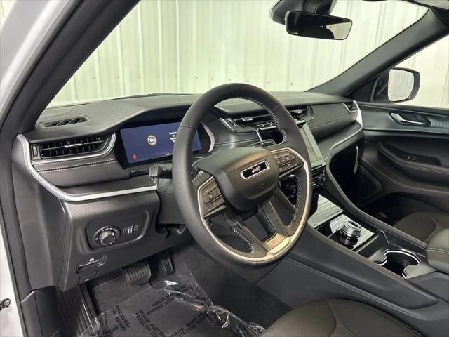 2025 Jeep Grand Cherokee Laredo X 4x4