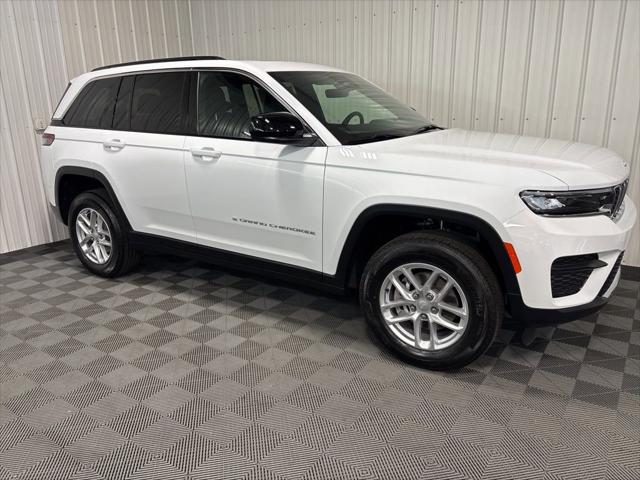 2025 Jeep Grand Cherokee GRAND CHEROKEE LAREDO X 4X4