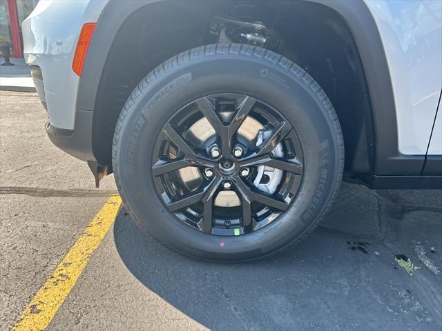 2025 Jeep Grand Cherokee GRAND CHEROKEE L ALTITUDE 4X4