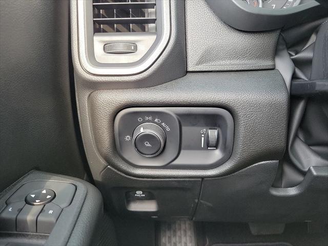 2026 Ram 1500 Tradesman Crew Cab 4x4 5'7" Box