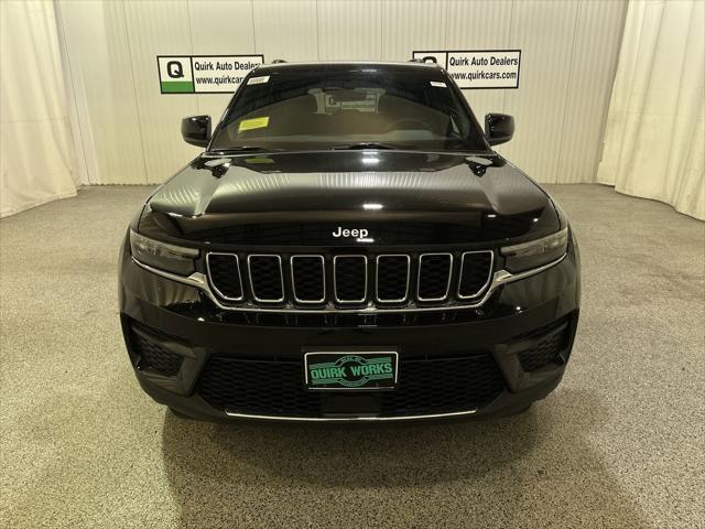 2025 Jeep Grand Cherokee GRAND CHEROKEE LAREDO X 4X4